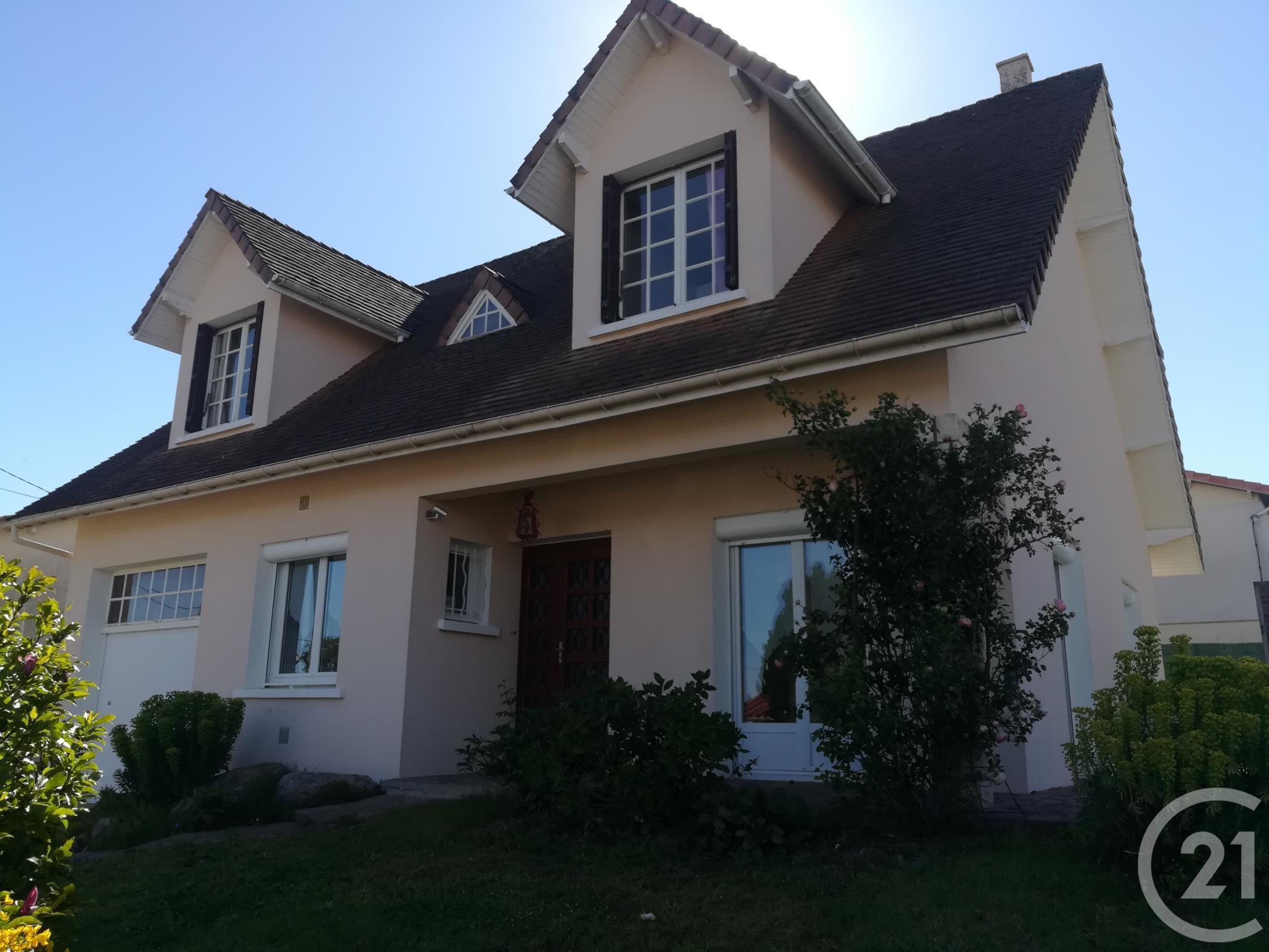 Maison à louer - 7 pièces - 118 m2 - PARTHENAY - 79 - POITOU-CHARENTES