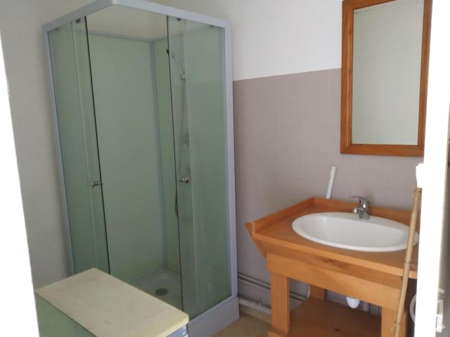 Afficher la photo en grand Appartement F1 à louer - 1 pièce - 15.0 m2 - PARTHENAY - 79 - POITOU-CHARENTES - Century 21 Amb Immobilier
