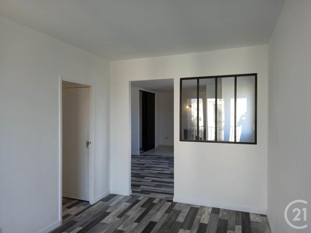 Appartement T3 à vendre - 4 pièces - 71.44 m2 - PARTHENAY - 79 - POITOU-CHARENTES - Century 21 Amb Immobilier
