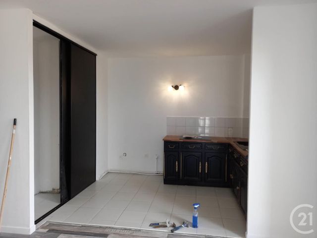 Appartement T3 à vendre - 4 pièces - 71.44 m2 - PARTHENAY - 79 - POITOU-CHARENTES - Century 21 Amb Immobilier