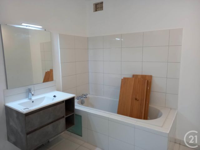 Appartement T3 à vendre - 4 pièces - 71.44 m2 - PARTHENAY - 79 - POITOU-CHARENTES - Century 21 Amb Immobilier