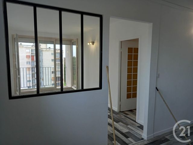 Appartement T3 à vendre - 4 pièces - 71.44 m2 - PARTHENAY - 79 - POITOU-CHARENTES - Century 21 Amb Immobilier