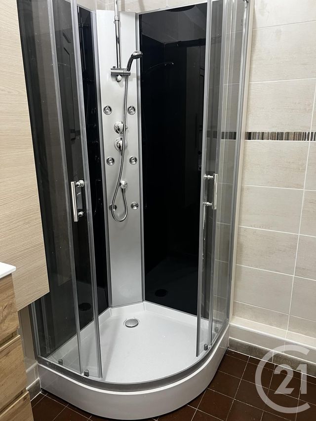 Appartement T3 à vendre - 4 pièces - 65.14 m2 - PARTHENAY - 79 - POITOU-CHARENTES - Century 21 Amb Immobilier