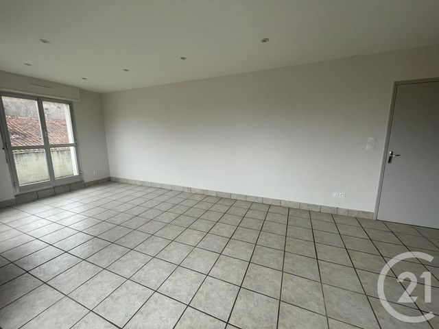 Appartement T3 à vendre - 4 pièces - 65.14 m2 - PARTHENAY - 79 - POITOU-CHARENTES - Century 21 Amb Immobilier