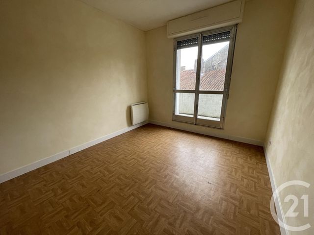 Appartement T3 à vendre - 4 pièces - 65.14 m2 - PARTHENAY - 79 - POITOU-CHARENTES - Century 21 Amb Immobilier