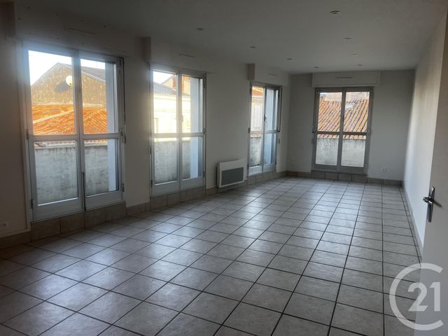 Appartement T3 à vendre - 4 pièces - 65.14 m2 - PARTHENAY - 79 - POITOU-CHARENTES - Century 21 Amb Immobilier