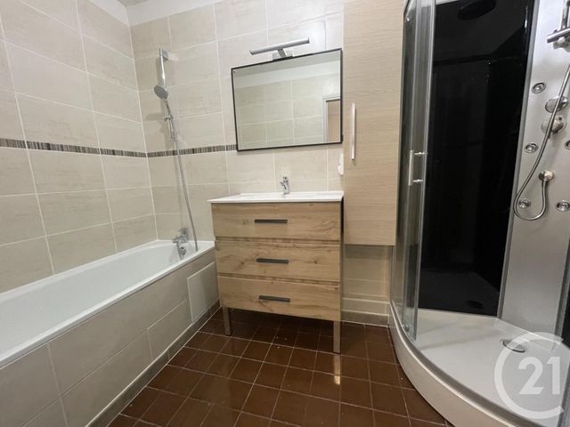 Appartement T3 à vendre - 4 pièces - 65.14 m2 - PARTHENAY - 79 - POITOU-CHARENTES - Century 21 Amb Immobilier